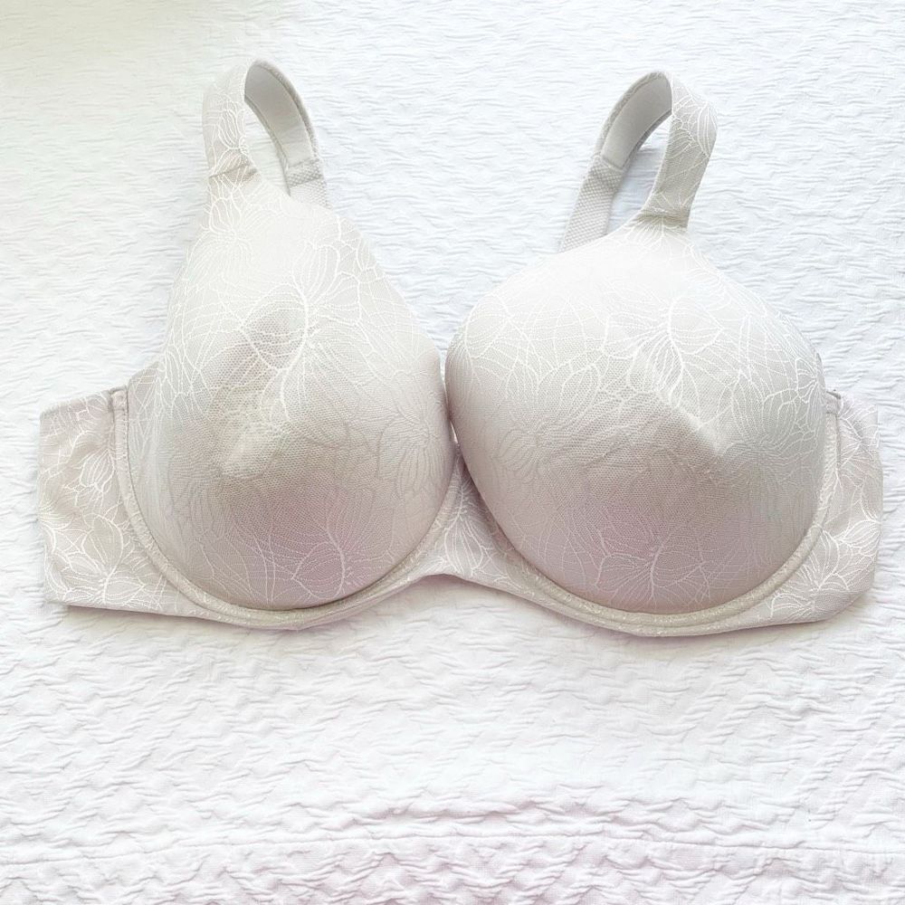 BUY 1 GET 1 FREE 46ddd secret treasures white cream